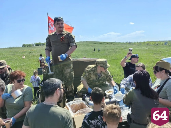 В Саратове состоялся праздничный пробег на бронетехнике