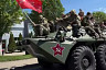 Молодежь на бронемашинах проехала по улицам Саратова
